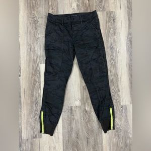 Level 99 Jolie Utility pant black camo w/ neon zipper size 28